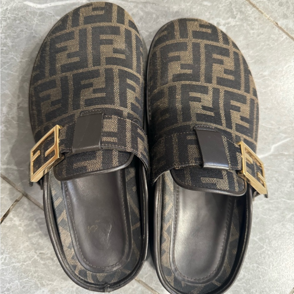 Fendi slides worn a few times